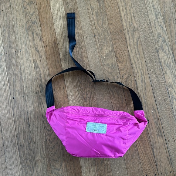 Nike - Packable Jacket - Picture 7 of 7